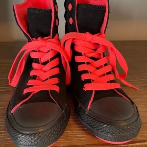 Black and Pink converse